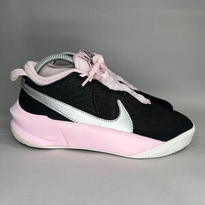 Nike Team Hustle D 10 Shoes Girls Size 5 Black Pink Athletic Basketball Sneakers